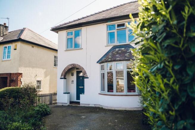 3 bed property, in Ffordd Penrhos, £280,000