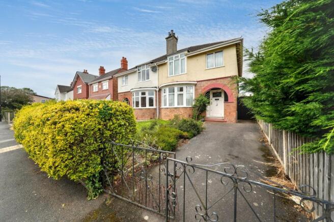 3 bed property, in Station Road, £260,000