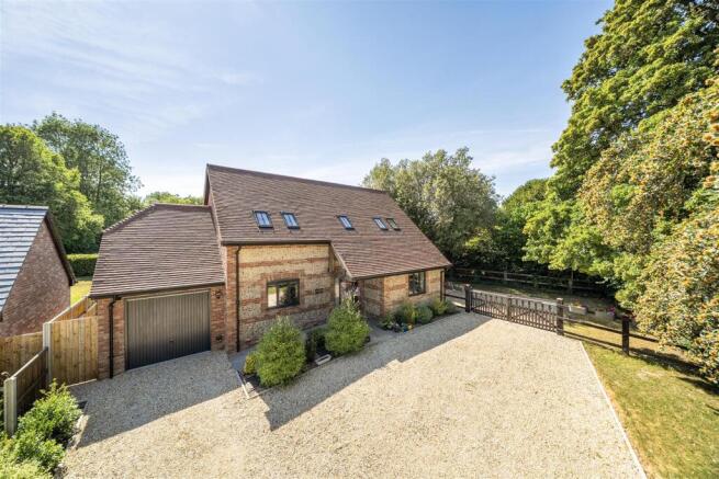 3 bed property, in Blandford Road, £625,000