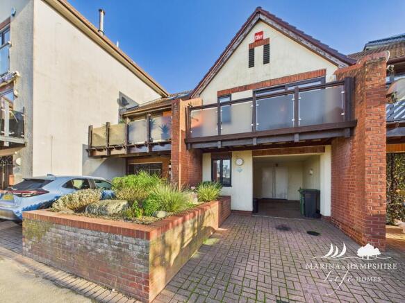 3 bed property, in Carne Place, £379,500