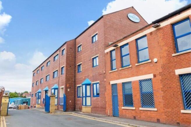 2 bed property, in Artist Street, £100,000
