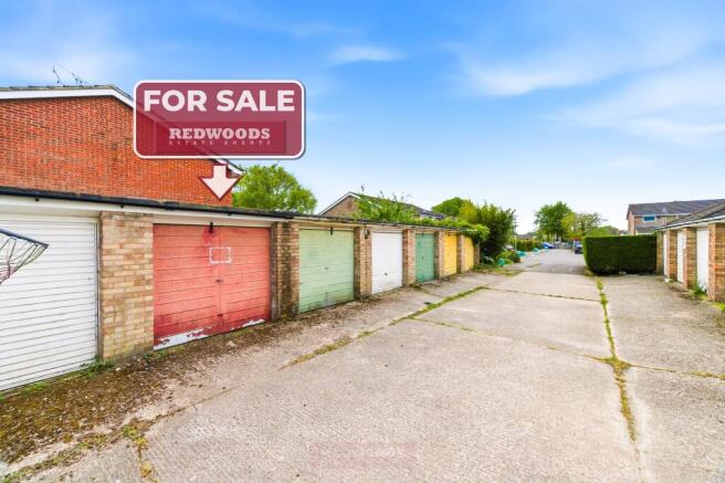 Land, in Wokingham, £25,000