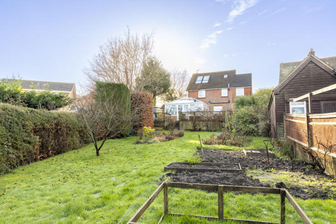 4 bed property, in Cross In Hand Road, £600,000
