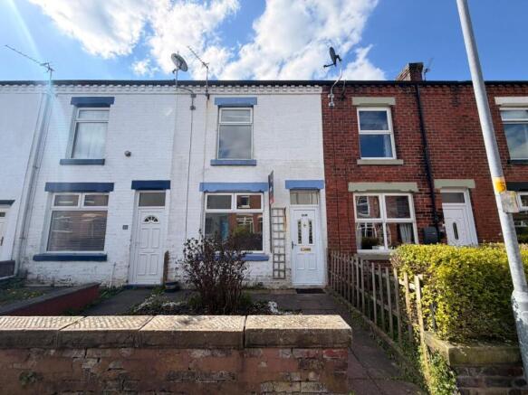 2 bed property, in Catherine Street East, £140,000