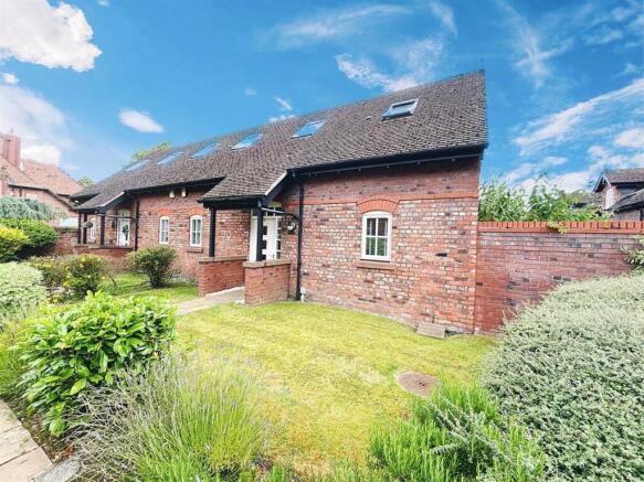 3 bed property, in Ryder Court, £290,000