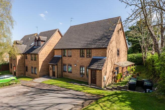 1 bed property, in Gander Close, £80,000