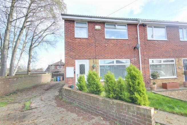 3 bed property, in Grove Park, £179,950