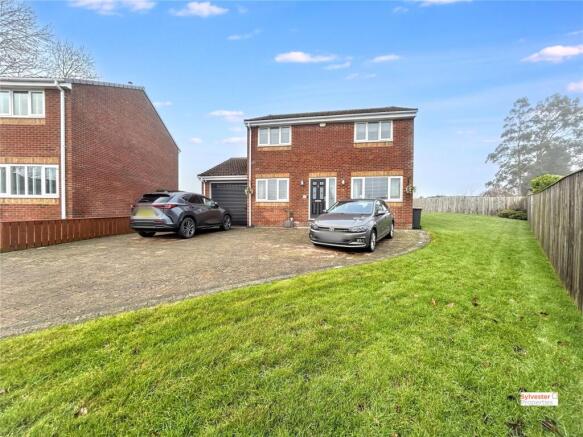 4 bed property, in Woodburn, £300,000