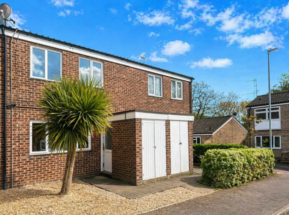 3 bed property, in Celia Phillips Close, £200,000