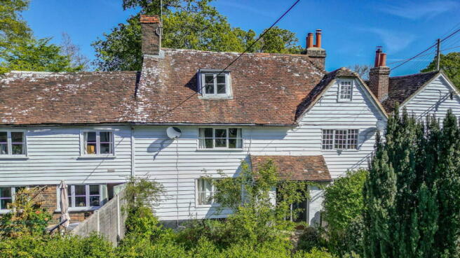 2 bed property, in Island Cottages, £300,000