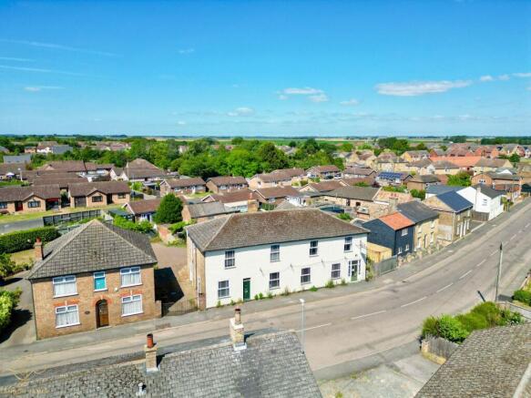 8 bed property, in Station Road, £400,000
