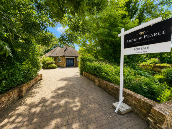 3 bed property, in Avenue Road, £1,000,000
