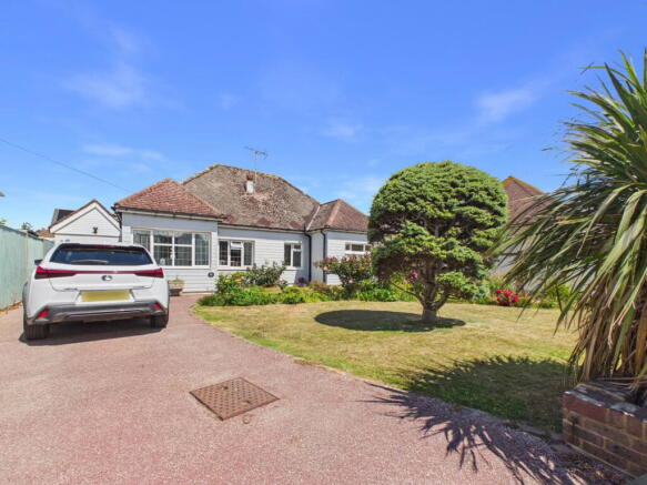 2 bed property, in South Drive, £650,000