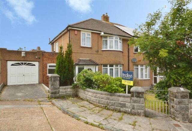 3 bed property, in Conway Gardens, £275,000