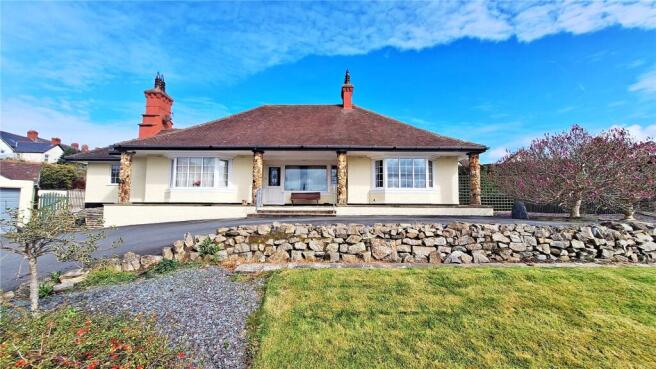 3 bed property, in Warren Road, £625,000