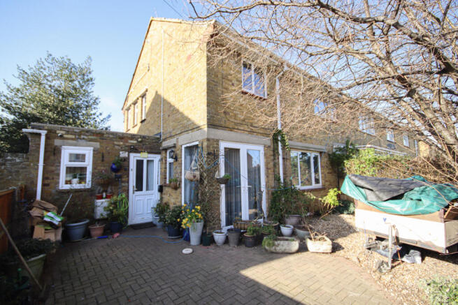 3 bed property, in Greenways, £300,000