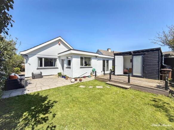 4 bed property, in Mitchell Road, £325,000