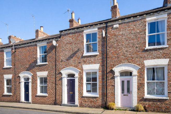 2 bed property, in St. Pauls Terrace, £210,000