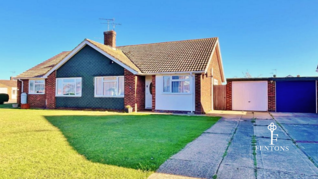 2 bed property, in Garden Road, £270,000