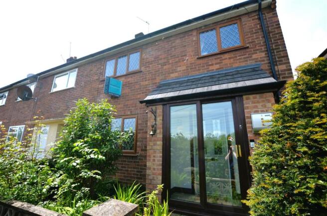 3 bed property, in Leaswood Place, £147,500