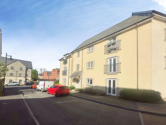 1 bed property, in Dyson Road, £125,000