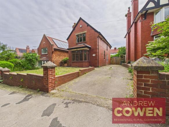 3 bed property, in Peasholm Drive, £329,950