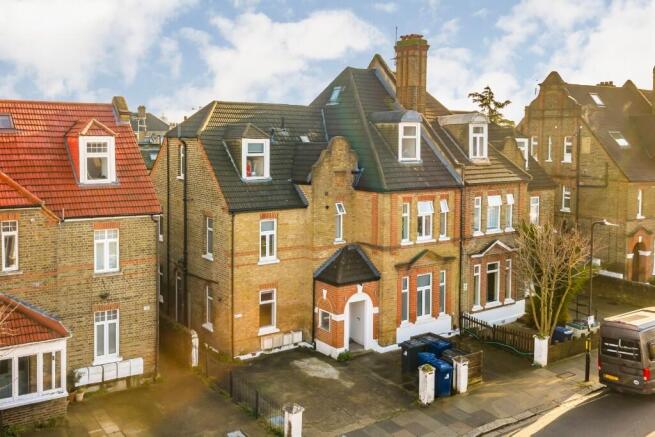 6 bed property, in Newburgh Road, £1,400,000