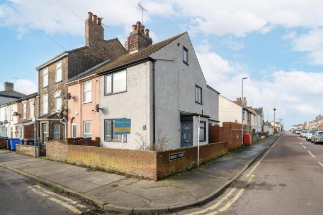 2 bed property, in 13 Trafalgar Street, £120,000