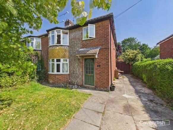 3 bed property, in Hillside Crescent, £260,000