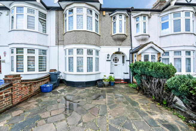 3 bed property, in Ashburton Avenue, £620,000
