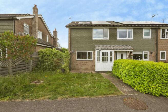 3 bed property, in Andrews Close, £170,000