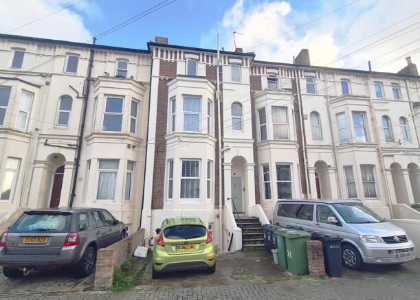 1 bed property, in Nelson Road, £175,000