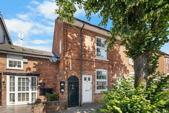 3 bed property, in Birmingham Road, £180,000