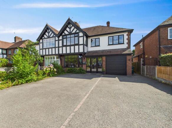 4 bed property, in Liverpool Road, £450,000