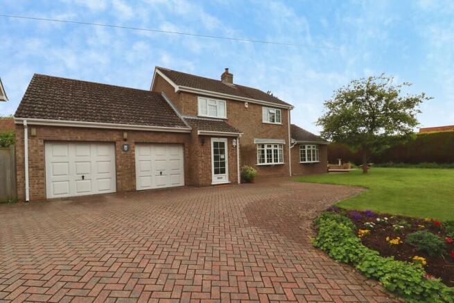 3 bed property, in Grange Lane, £435,000