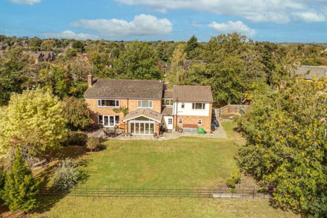 5 bed property, in Yelvertoft, £895,000