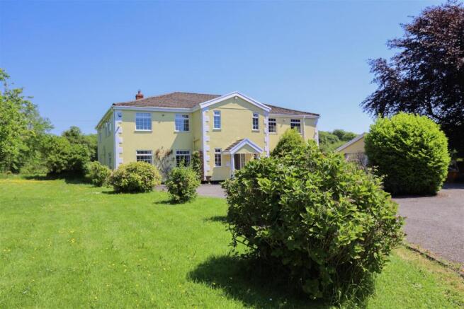 5 bed property, in Nash, £1,195,000