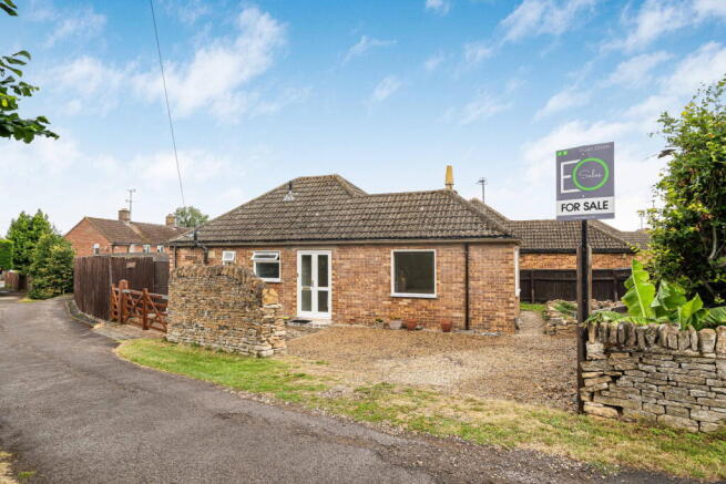 3 bed property, in Pecked Lane, £360,000