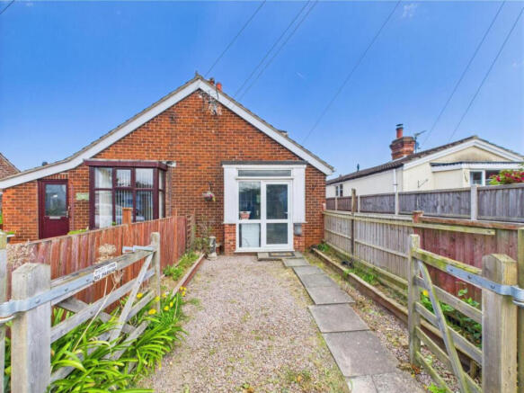 2 bed property, in Waterloo Road, £110,000