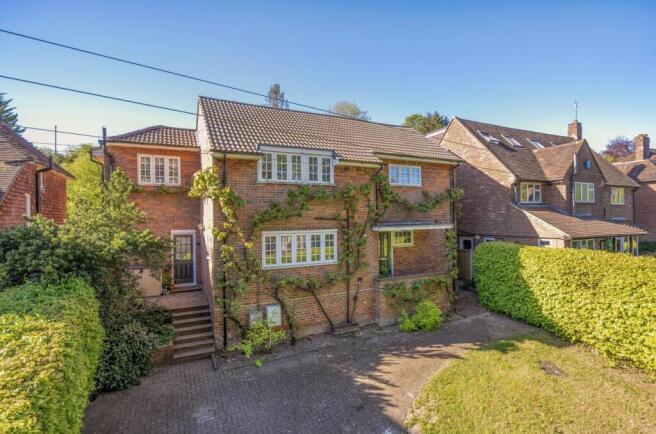 5 bed property, in Abbots Close, £1,250,000