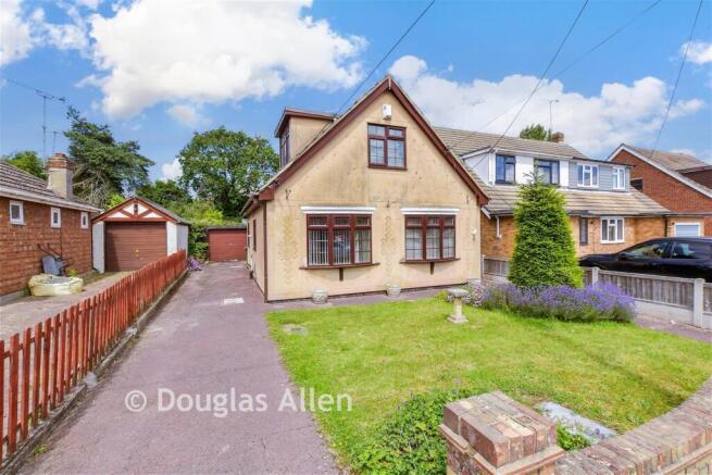 2 bed property, in Bridge Road, £370,000