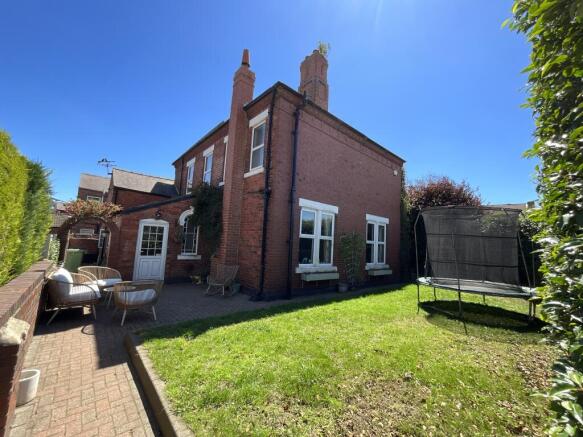 3 bed property, in The Common, £275,000