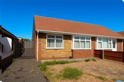 2 bed property, in 23 Clifton Avenue, £120,000