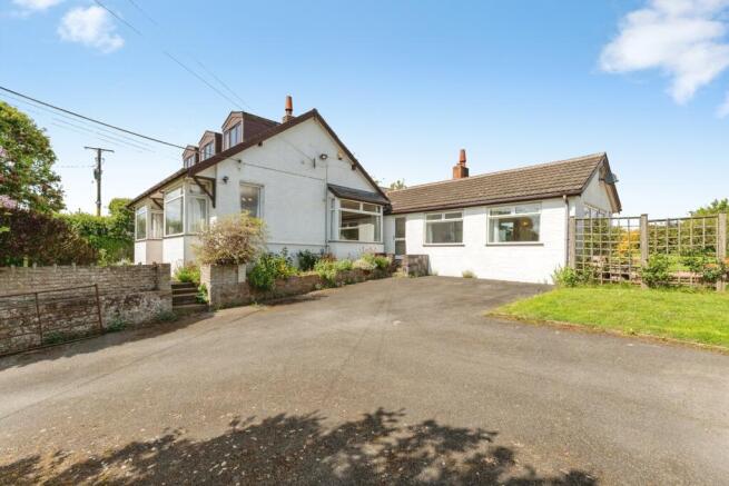 5 bed property, in Stryt Isa, £600,000