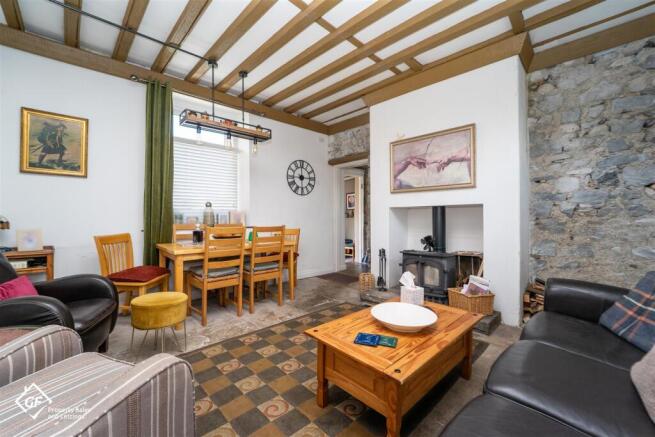 3 bed property, in Hawk Street, £270,000