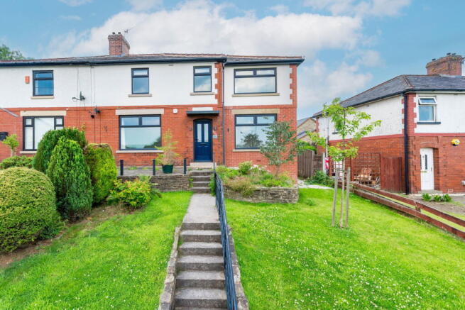 3 bed property, in Holcombe Road, £425,000