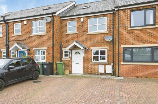 3 bed property, in Old Engine Close, £175,000