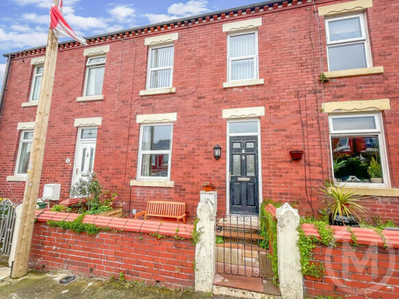 2 bed property, in Briercliffe Avenue, £145,000