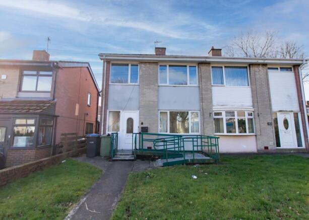 2 bed property, in Quin Square, £70,000