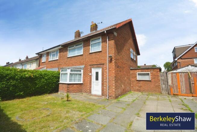 3 bed property, in Copple Road, £220,000